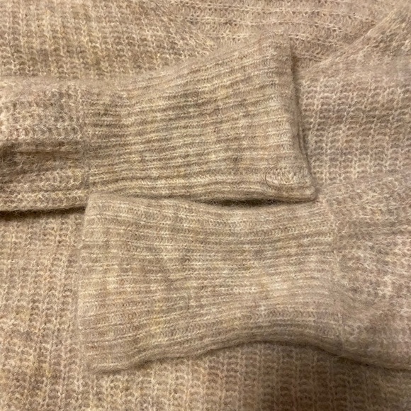 ✨SOLD✨Babaton Tessin Sweater (in light grey/oatmeal color) - Picture 6 of 9